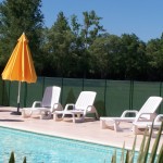 piscine-chaises-longues
